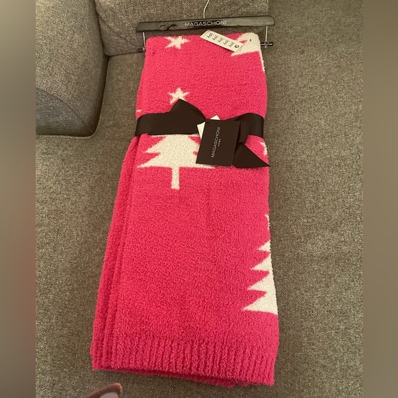 Magaschoni Other - PINK christmas tree blanket